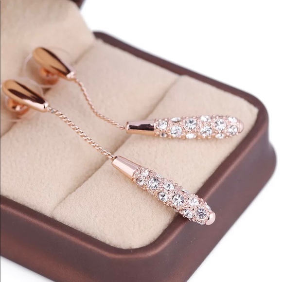 Sparkly long drop earrings - Picture 2 of 2